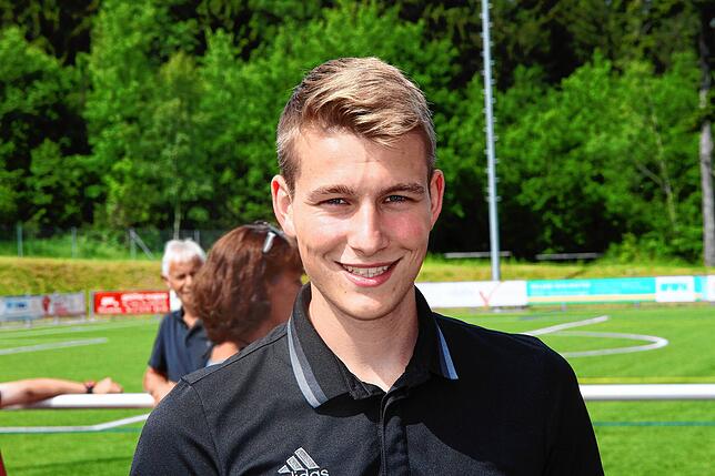 Aufstieg ins Profilager: Jonas Brombacher (FC Wittlingen) leitet künftig Spiele in der 3. Liga und wird zusätzlich als Assistent und ...