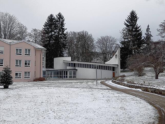 Hier zeigt sich, wie weiträumig St. Lioba gebaut ist – mit der großen Kapelle am Ende des Komplexes. Muss neu gebaut werden, wird ...