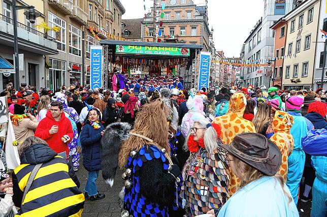Bild 15: Die Konstanzer Fasnacht außer Rand und Band! Hästräger feiern auf der Marktstätte – die schönsten Bilder!