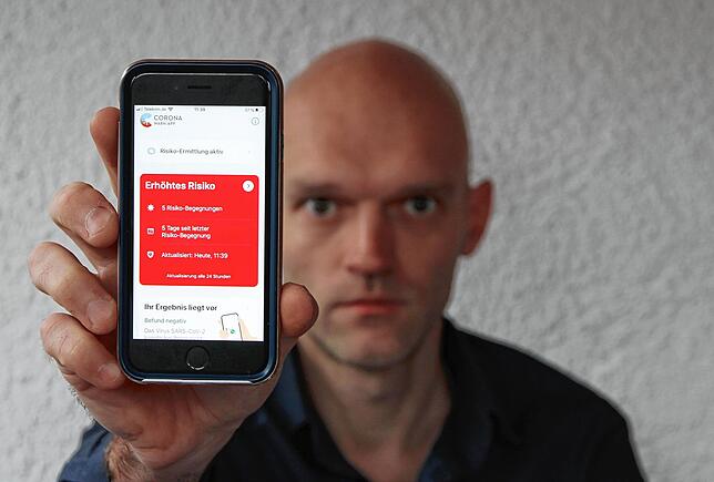Am 24. Oktober springt die Corona-Warn-App des Autors von grün auf rot und vermeldet fünf Risikobegegnungen, die letzte vor fünf Tagen.