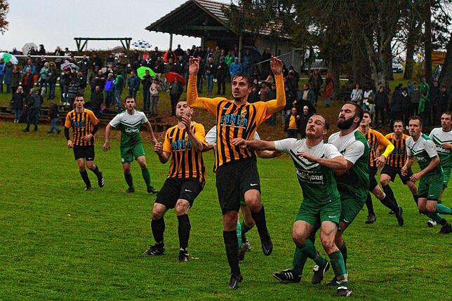 Bild 12: SV Nöggenschwiel gewinnt das Derby gegen den SV Waldhaus mit 2:1 &ndash; und wir haben Bilder!