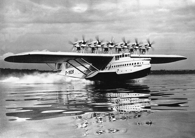 Erstflug 1929: Die Do X des Friedrichshafener Herstellers Dornier auf dem Bodensee.