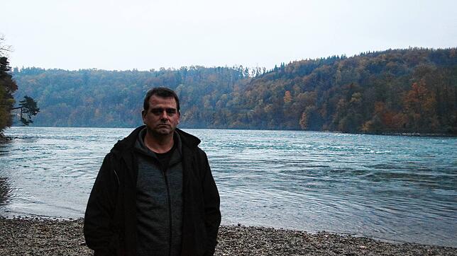 Das Rheinufer am Ettikoner Lauffen. An genau dieser Stelle rettete Christof Kunzelmann (Bild) einem 57-Jährigen das Leben.
