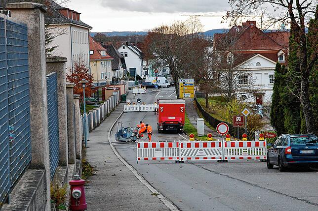 Die wichtige Verkehrsader in Richtung Grüningen und Brigachtal ist seit Montagmorgen für den Verkehr gesperrt.