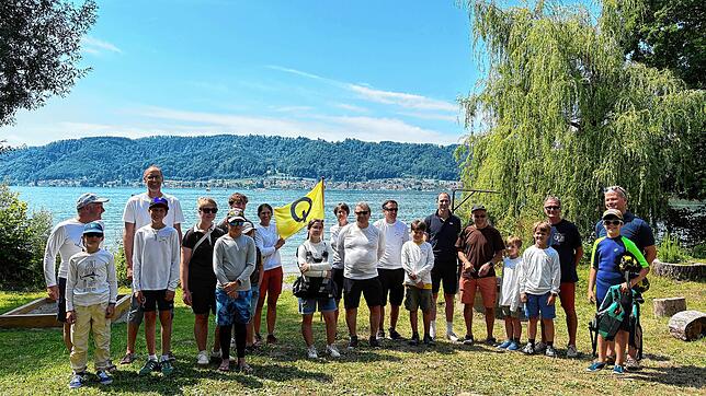 Die Jugendleiterinnen und Jugendleiter der Segeljugend Seeende mit den Skippern und Optikindern bei der Regatta. Foto: Tamara Riedel