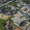 Im Anbau der Sernatingen-Schule (Solardach) in Ludwigshafen kommt übergangsweise der Kindergarten unter. Zwischen den Gebäuden beim Kran ...