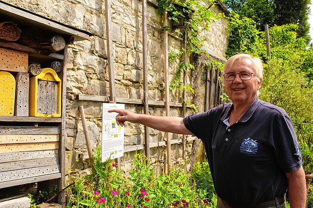Alfred Bauernfeind vom NABU Sigmaringen kümmert sich mit einigen Helfern rührend um den Garten, der wahrlich nicht wenig Arbeit bereitet.