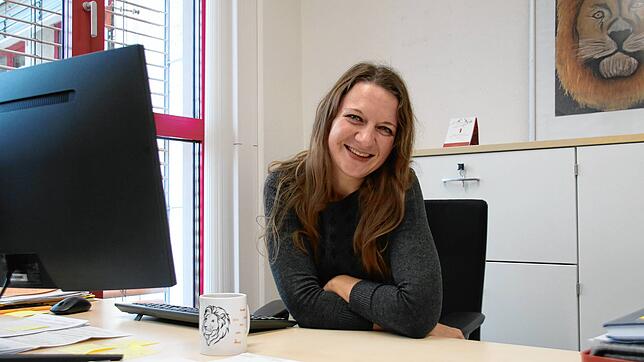 Nuria Loewen, die neue Leiterin der Ratoldus Gemeinschaftsschule, in ihrem Büro. Passend zu ihrem Namen sind dort verschiedene ...