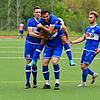 Dominik Flum (Mitte, unten) vom FC Erzingen erzielte am Wochenende einen sehenswerten Treffer.