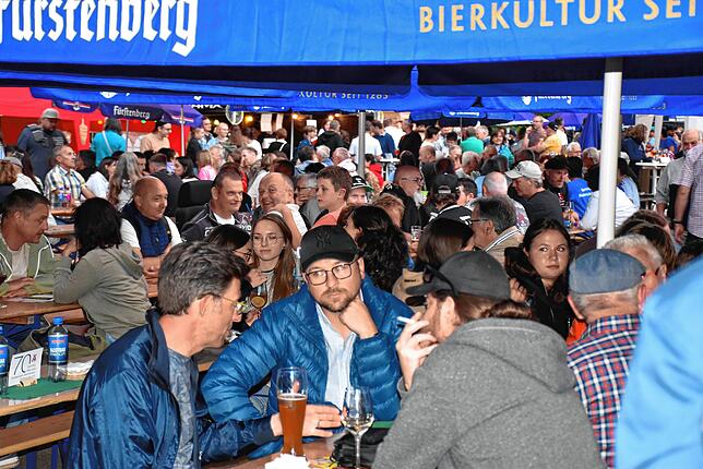 Riesig war der Besucherandrang schon am Samstagabend beim Open Air Partyabend.Bild: Bantle