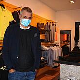 Patrick Schmoll würde sich wünschen künftig Kunden ohne Maske in seinem Laden empfangen zu dürfen. Denn Platz, um den Abstand zu wahren ...