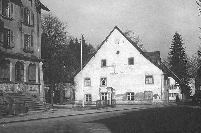 Das um 1730 erbaute Gasthaus „Löwen“, wo Sebastian Reiniger am Fasnachtsmontag 1815 seine Hochzeit feiert. Ratsschreiber Erhart Trefzger ...