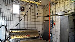 Gravierende Mängel wurden von der Kommission des Landratsamtes im Raitbacher Schlachthaus festgestellt. Nun wird es geschlossen. Bild: ...