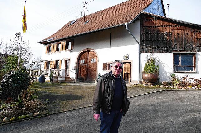 Ortsvorsteher Jürgen Räuber erinnert sich an die Geschichte des Blauen Bocks.