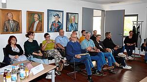 Auf großes Interesse stößt die Sitzung des Gemeinderats in Unterkirnach. Mehrere der Zuhörer sind Unterzeichner eines Appells, die ...
