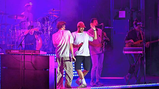 Bild 10: Alvaro Soler in Friedrichshafen: Konzert begeistert Besucher am Seeufer (Teil 2)
