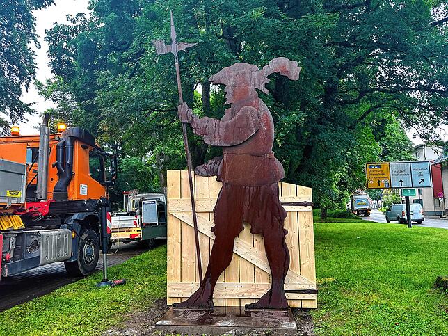Das Standbild an seinem neuen Standort in den Villinger Ringanlagen – unweit des Romäusturms.