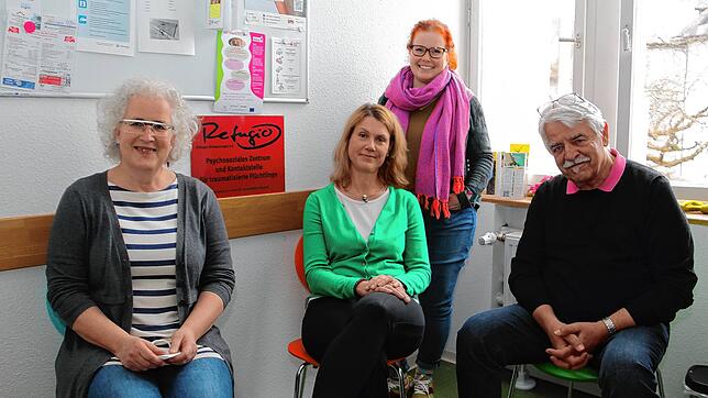 Bei Refugio in Villingen-Schwenningen bieten Ute Schwer (von links), Geschäftsführerin Astrid Sterzel, Simone Pestre und Traumatherapeut ...