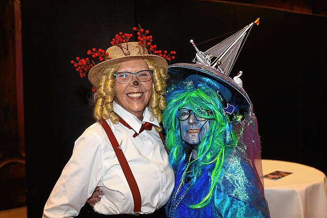 Bild 27: Bitte Platz nehmen! Kurz vor der Live-Übertragung der Konstanzer Fasnacht füllen sich die Reihen
