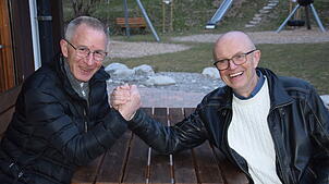 Sie arbeiten zusammen für einen attraktiven Hirschgarten in Rickenbach (v.l.): Gemeinderat Walter Waßmer und Bürgermeister Dietmar ...