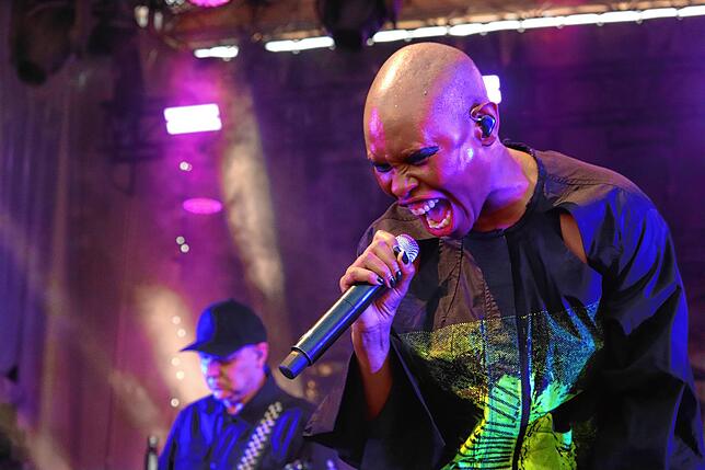 Bild 15: Skunk Anansie rockt Markdorf: 2500 Fans feiern furiosen Open-Air-Auftakt – die besten Bilder!