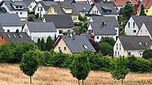 Bei etlichen Haus- und Grundstücksbesitzern sind die ersten Grundsteuer-Bescheide vom Finanzamt bereits eingetrudelt. Experten raten, ...