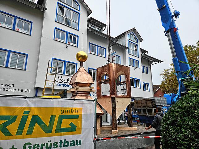 Bild 1: Das untere Tor hat einen neuen Glockenturm! Das sind die spektakulärsten Bilder der Montage