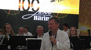 Denis Häring bei seinen Dankesworten zum Ende des Jubiläumsfestes. Er schloss mit: Das Beste kommt zum Schluss und das ist der ...