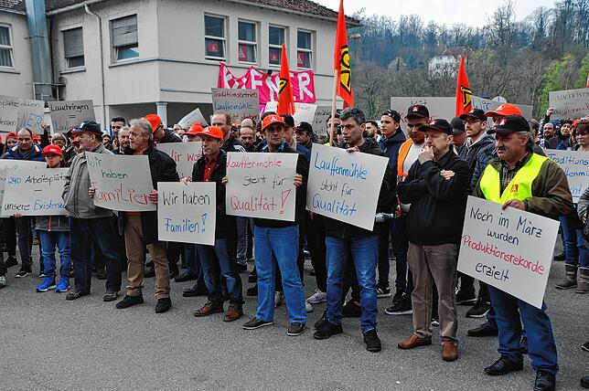 Am Samstag den 13.4.2019 fand auf dem Fabrikgelände der Firma Lauffenmühle in Lauchringen eine Kundgebung mit rund 800 Teilnehmern ...
