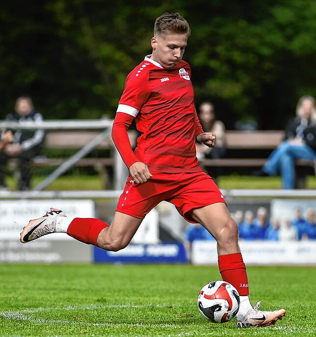 Sprung nach oben: Marc Schäuble wechselt vom A-Kreisligisten FC Wallbach zum Noch-Landesligisten SV 08 Laufenburg .