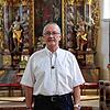 Pfarrer Stefan Hutterer in der Horner Kirche, nur wenige Meter vom Pfarrzentrum entfernt. Am 1. September geht er in den Ruhestand.