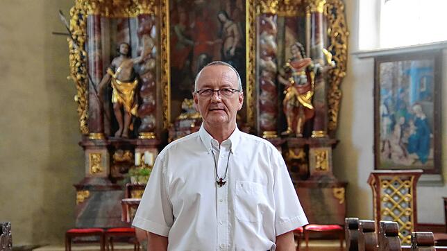 Pfarrer Stefan Hutterer in der Horner Kirche, nur wenige Meter vom Pfarrzentrum entfernt. Am 1. September geht er in den Ruhestand.