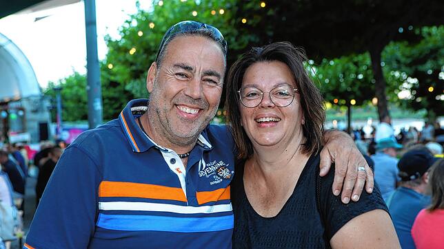 Bild 17: Beim Stadtgartenfest treffen sich die Konstanzer. Alle Fotos vom ersten Abend
