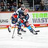 Gegen die Iserlohn Roosters mussten die Schwenninger Wild Wings (vorne Alexander Karachun) zuhause eine Niederlage hinnehmen.