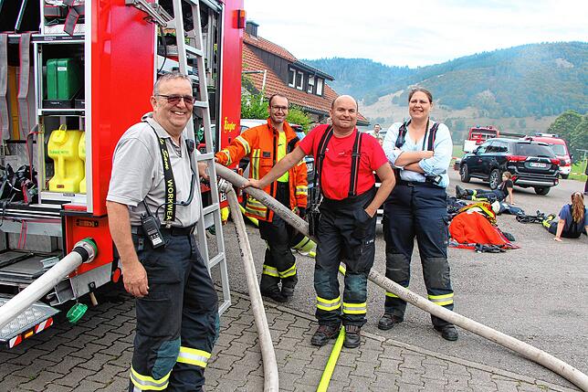 Bild 39: Scheune brennt: Bilder vom Großeinsatz der Feuerwehr in Bernau-Goldbach
