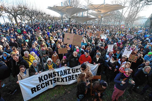 Bild 30: Demo vom Herosé-Park bis zum Stadtgarten: Konstanz geht auf die Straße – wir haben die Bilder!