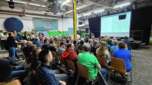 Rund 100 Besucher waren beim „Tag der Städtebauförderung“, um sich über die Planungen für das Lauffenmühle-Areal zu informieren. Foto: ...