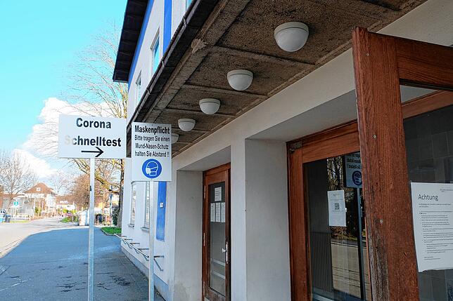Die alte Festhalle ist zum Testzentrum umfunktioniert.