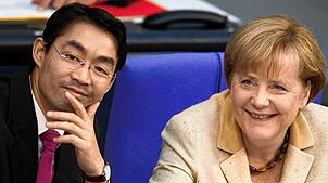 Bundeswirtschaftsminister und Vizekanzler Philipp Rösler zusammen 2011 mit Bundeskanzlerin Angela Merkel.