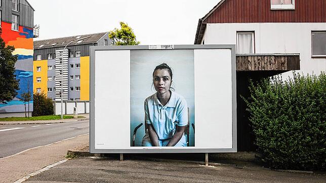 Bild : Warum sind seit heute Porträts auf Plakatwänden in Konstanz zu sehen? Dahinter steckt ein Kunstprojekt