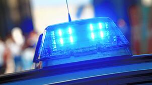 Mehrere Objekte in den Landkreisen Tuttlingen und Schwarzwald-Baar durchsuchen Spezialkräfte der Polizei (Symbolbild) am Dienstag. Der ...