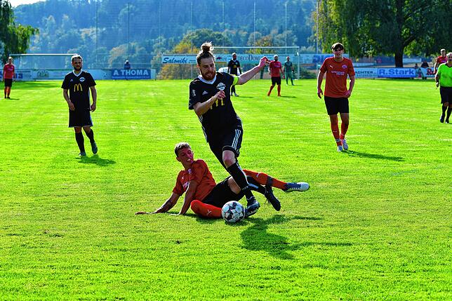 Bild 22: FC Hochrhein besiegt den FC Wallbach deutlich mit 4:0 &ndash; und wir haben die Bilder!