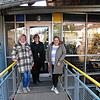 Die drei Familienberaterinnen Sabine Skowronek, Dorothea Helder und Susanne Huber (von links) vor der Kita Masurenstraße in der Singener ...