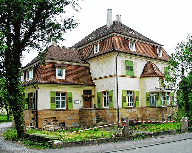 Flatterband verkündet des bevorstehenden Abriss.