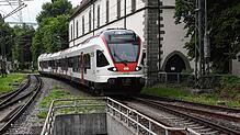 Endlich zurück! Nach fast einer Woche Streckensperrung passiert der erste durchgängige Seehas aus Engen am Nachmittag des 18. Juli in ...