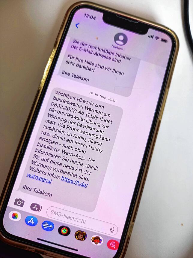 Cell Broadcast heißt das Verfahren, mit dem Behörden Warnmeldungen direkt auf Handys versenden können, ohne dass dafür eine App nötig ...