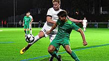 Packende Zweikämpfe bot die Partie des FC Pfaffenweiler gegen die SG Riedöschingen/Hondingen. In der Szene treffen Lars Rohrer (weißes ...