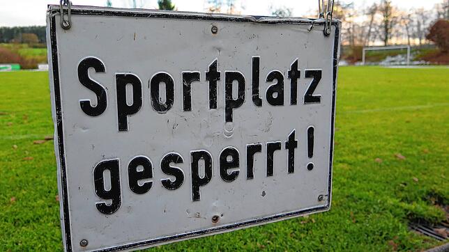 Der Sportbetrieb ruht derzeit, Fußballplätze und Sporthallen sind derzeit geschlossen. Experten fürchten, dass der Stillstand sich auf ...