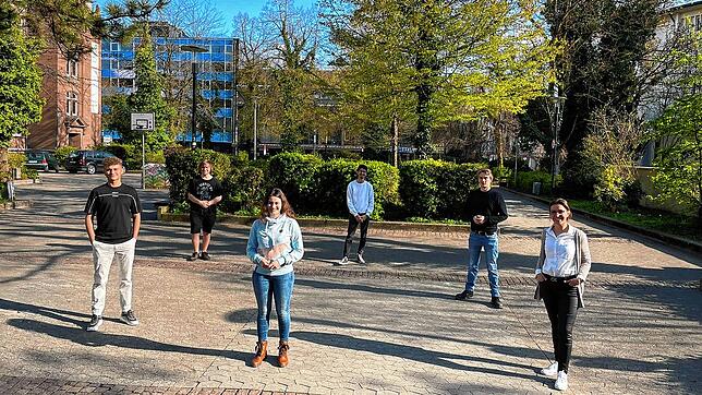 Arbeiteten als Planungsgruppe ein Jahr lang an dem Konzept für das Jugendkomitee: Yannick Oehmann, Tabikan Runa, Tizian Mattes (hinten, ...