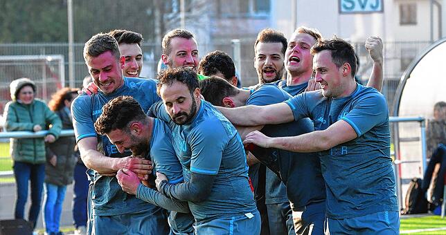 Bild 1: SV Jestetten gewinnt das Derby gegen den FC Hochrhein mit 2:1 &ndash; und wir haben Bilder!